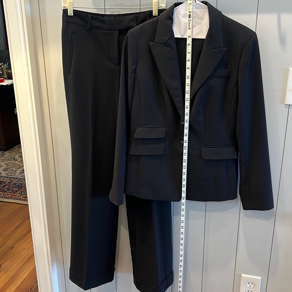 Women’s Moda International Suit